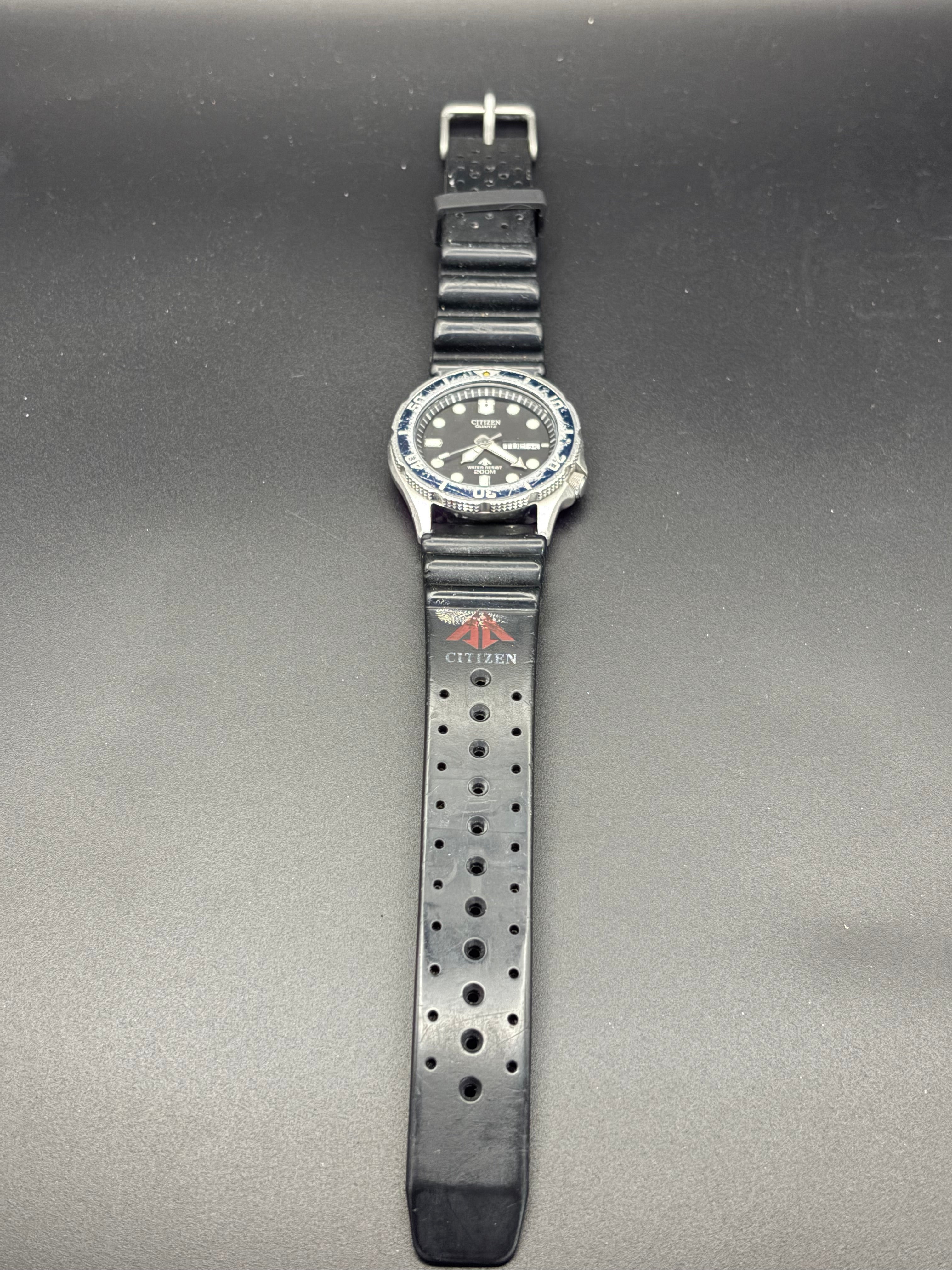Vintage Citizen Promaster 200M Diver 5502-F50352 Quartz Day Date Japan Watch
