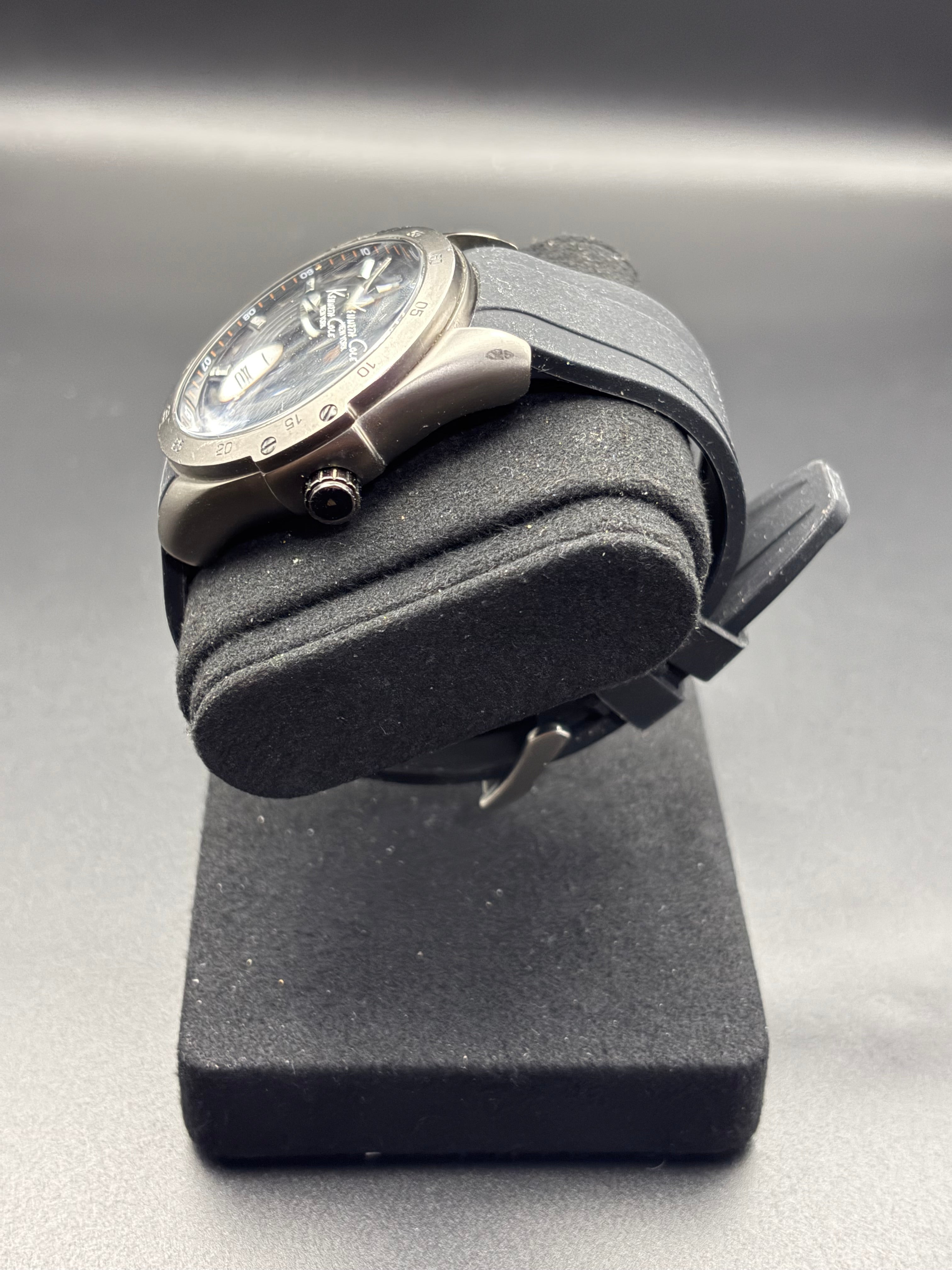 Kenneth Cole New York KC1493 Men’s Black Silicone Watch 50M Quartz Runs