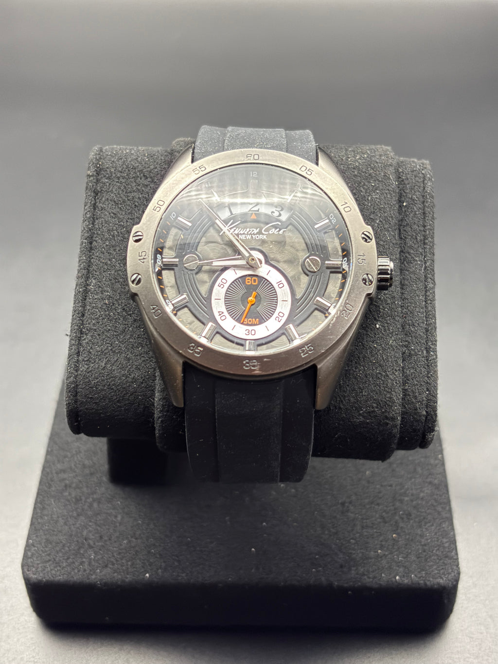 Kenneth Cole New York KC1493 Men’s Black Silicone Watch 50M Quartz Runs