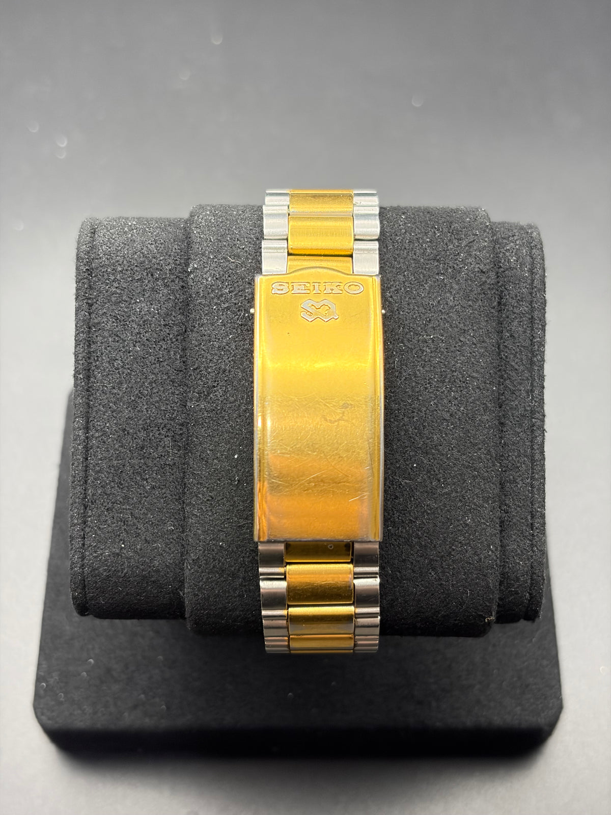 Vintage Seiko 7A38-7069 Quartz Chronograph Two Tone Day Date Watch 1980s