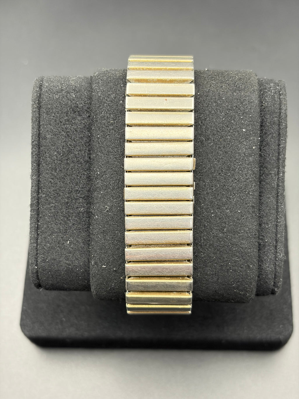 Vintage Bulova Swiss Quartz Men’s Dress Watch Gold Tone 2-9 Movement Runs