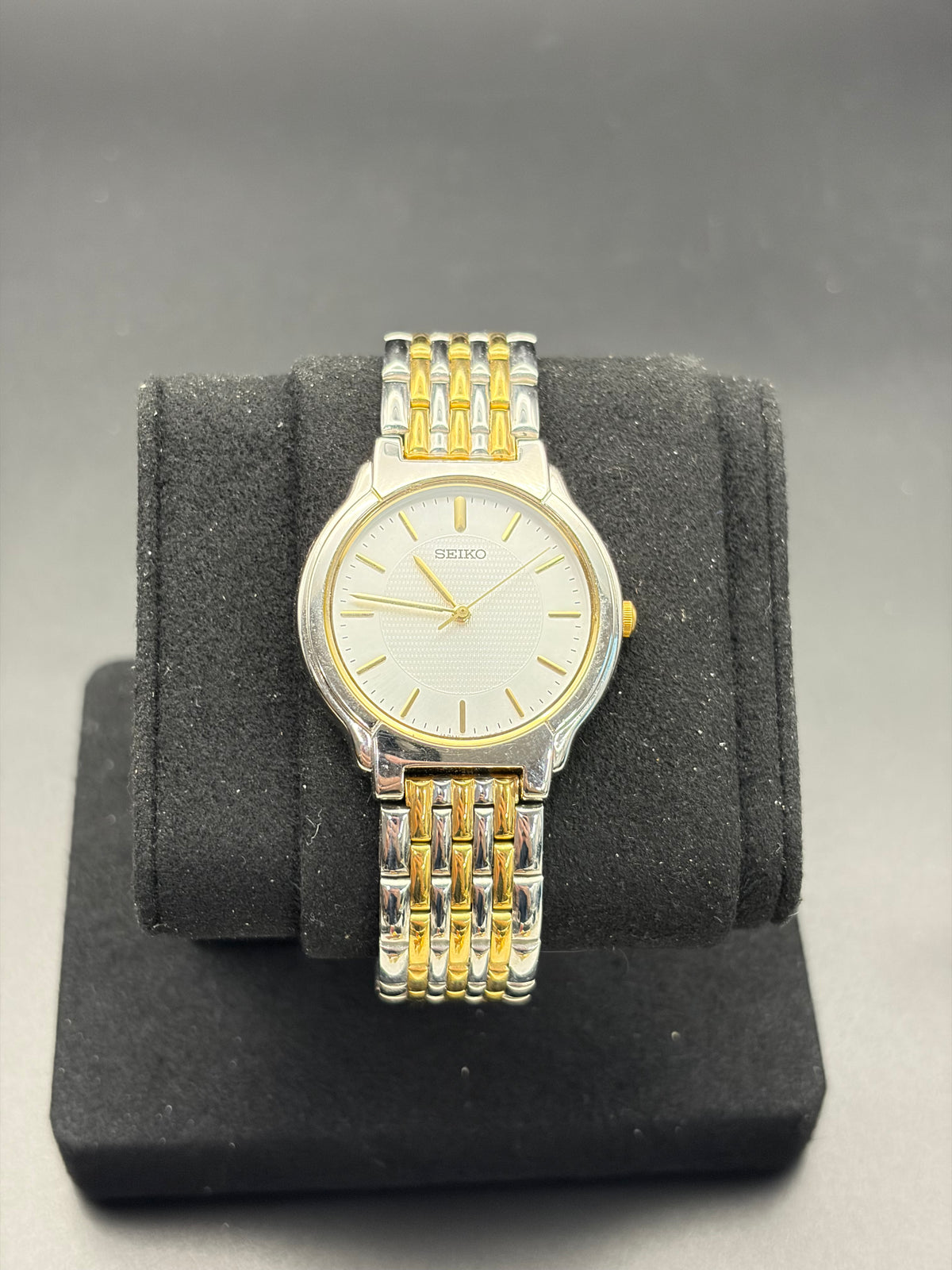 Vintage Seiko V701-2B70 Quartz Two-Tone Gold Silver Dress Watch Bracelet