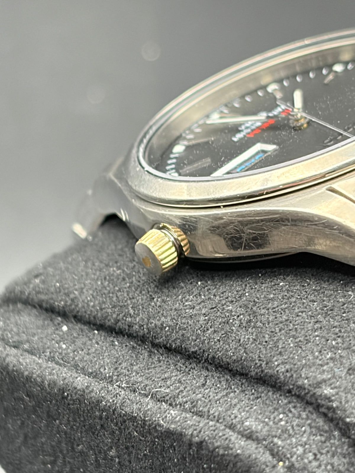 Seiko 7N43-8050 Titanium Quartz Men’s Watch Gray Dial Day Date Vintage