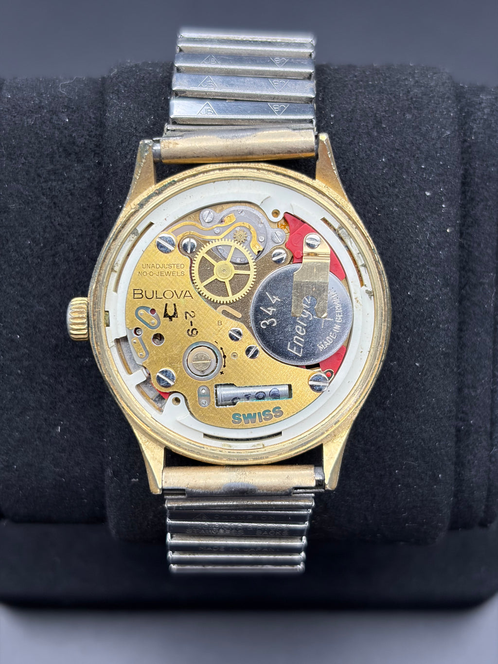 Vintage Bulova Swiss Quartz Men’s Dress Watch Gold Tone 2-9 Movement Runs
