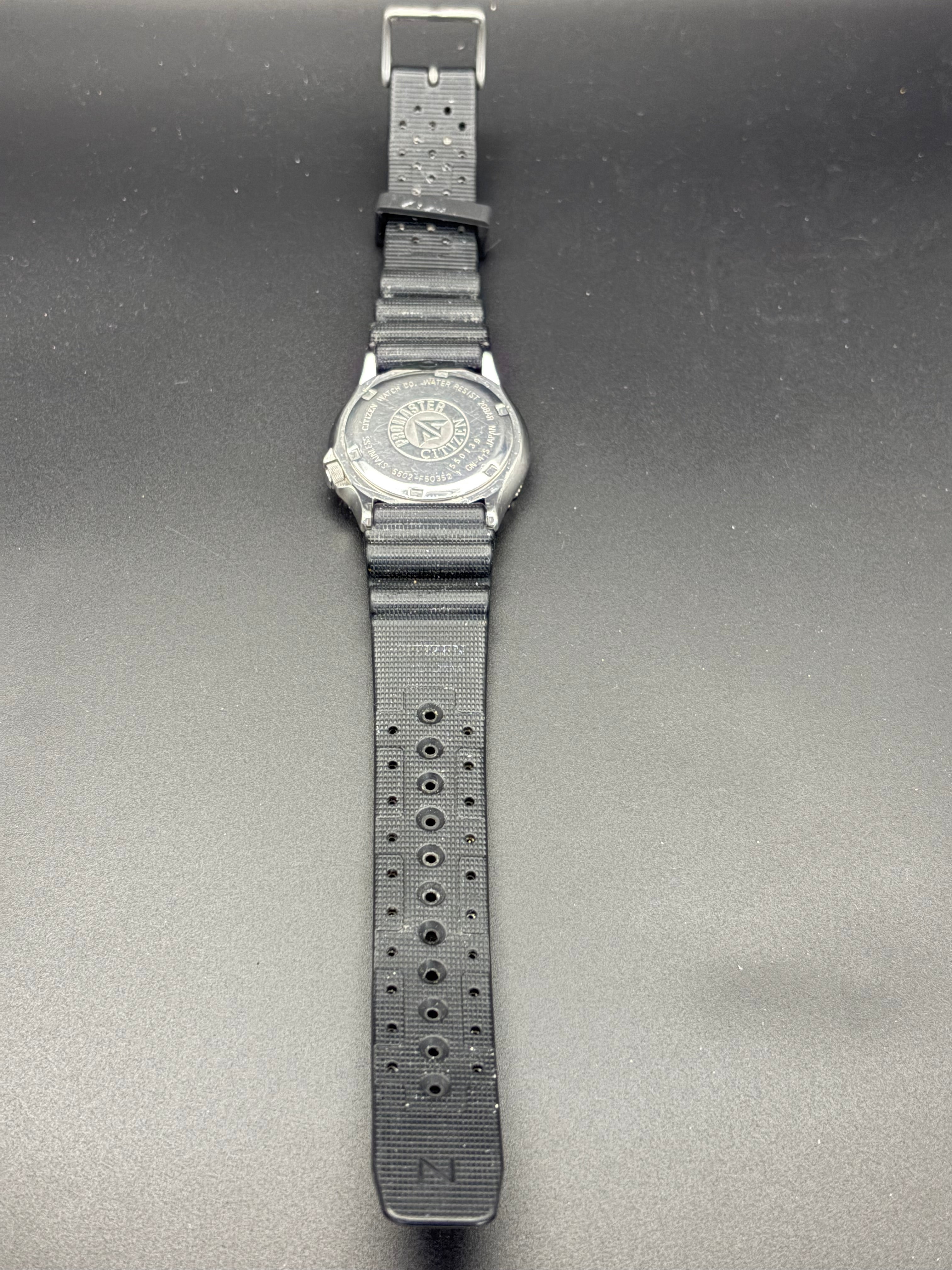 Vintage Citizen Promaster 200M Diver 5502-F50352 Quartz Day Date Japan Watch
