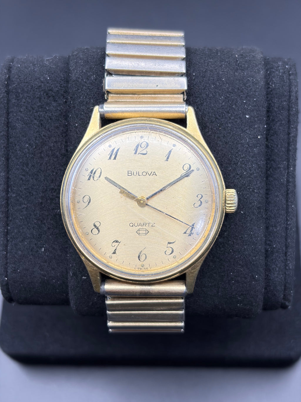 Vintage Bulova Swiss Quartz Men’s Dress Watch Gold Tone 2-9 Movement Runs