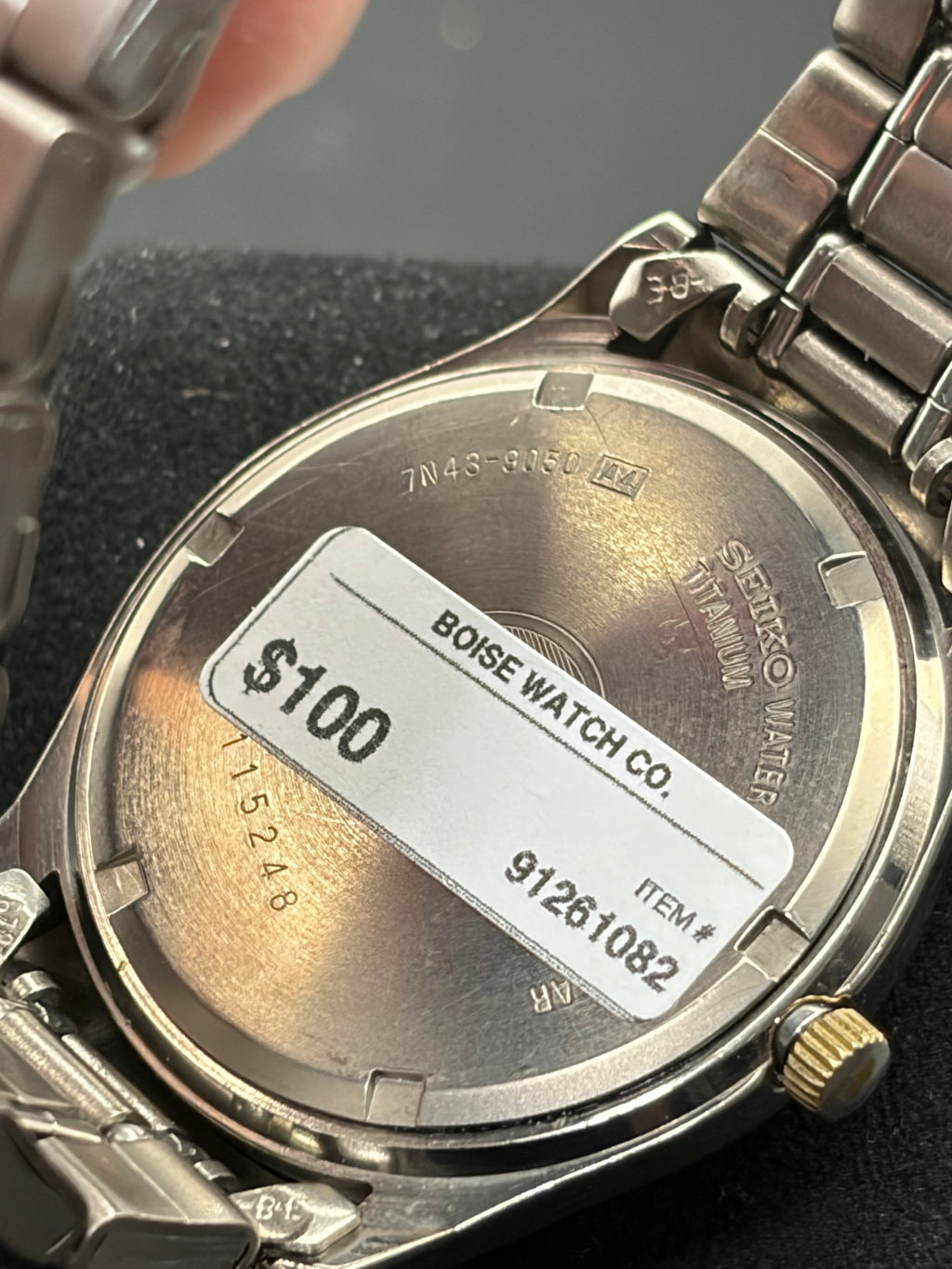 Seiko 7N43-8050 Titanium Quartz Men’s Watch Gray Dial Day Date Vintage