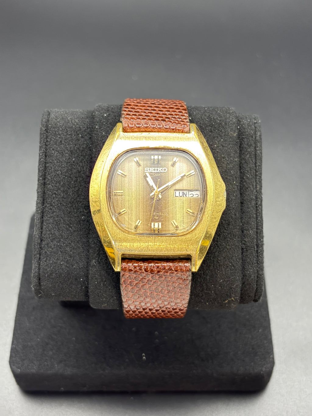 Vintage Seiko 7009-5019 Automatic 17J Gold Tone Day Date Men’s Watch